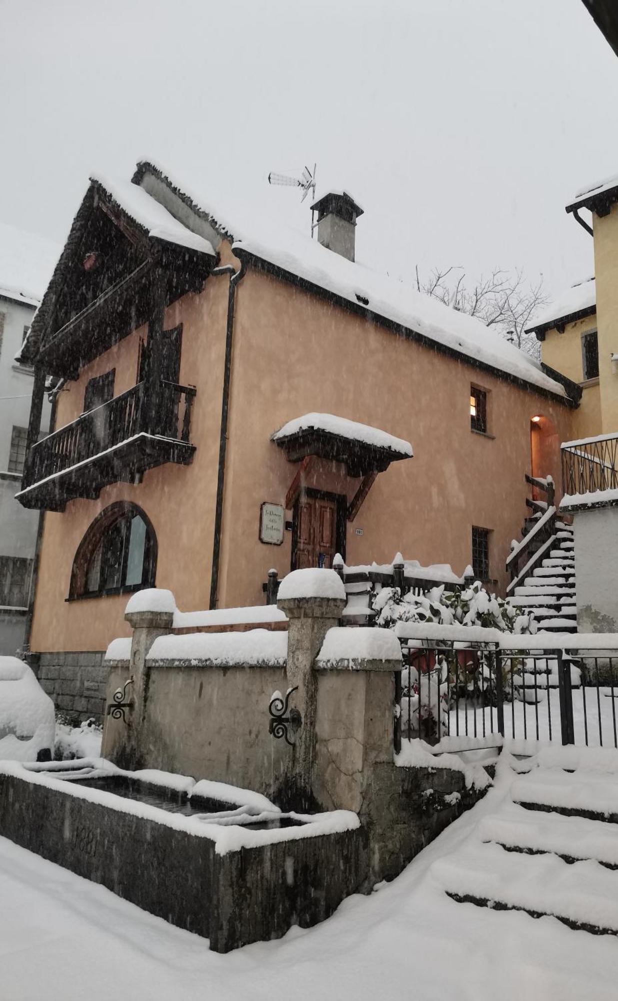Apartment La Dimora Della Fontana Mozzio
